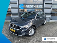 Volkswagen T-Roc - 1.0 TSI 110 pk Style | Achteruitrijcamera | Navigatie | Trekhaak |