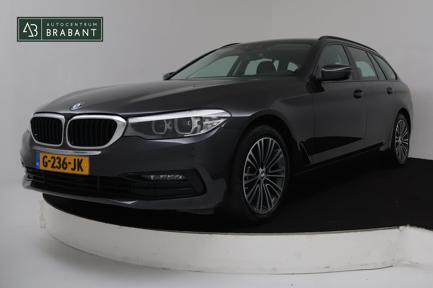 BMW 5-serie Touring - 520i Corporate Lease Executive Automaat (NAVIGATIE, PDC, VIRTUAL, STOELV, NL-AUTO, DEALER - AutoWereld.nl