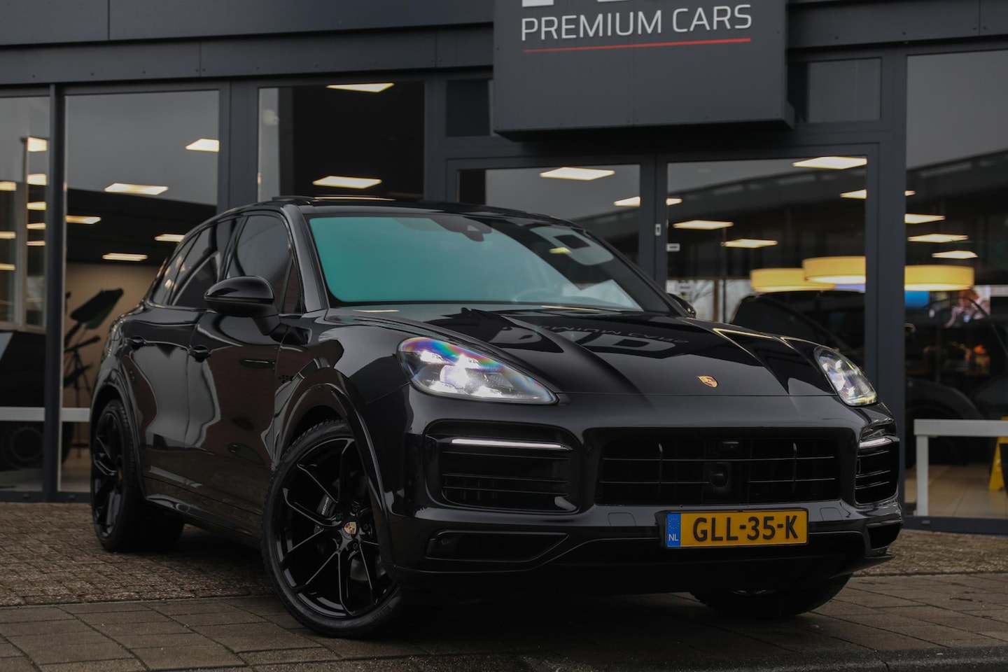 Porsche Cayenne - 3.0 E-Hybrid | Nachtzicht assistent | Sportdesign | Bose | Matrix | 22'' | Softclose - AutoWereld.nl