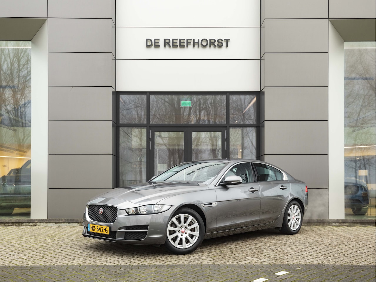 Jaguar XE - 2.0 Pure | 20t | Origineel NL geleverd | Dealer onderhouden | Lage km-stand | - AutoWereld.nl