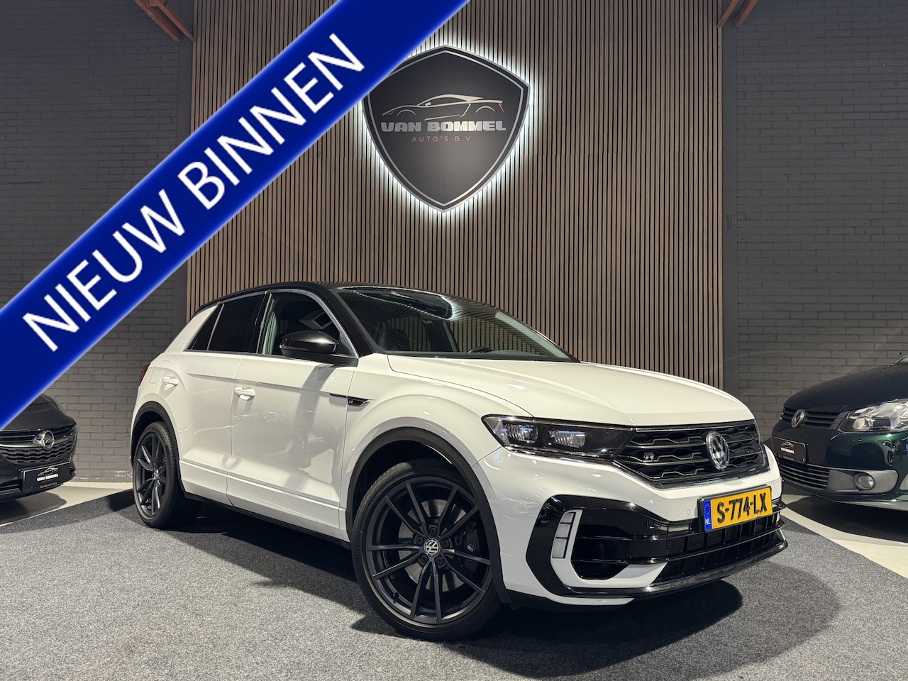 Volkswagen T-Roc - 2.0 TSI 4Motion R ClimaC.CruiseC.Navi.Cama.Akrapovic.LMV!!! - AutoWereld.nl