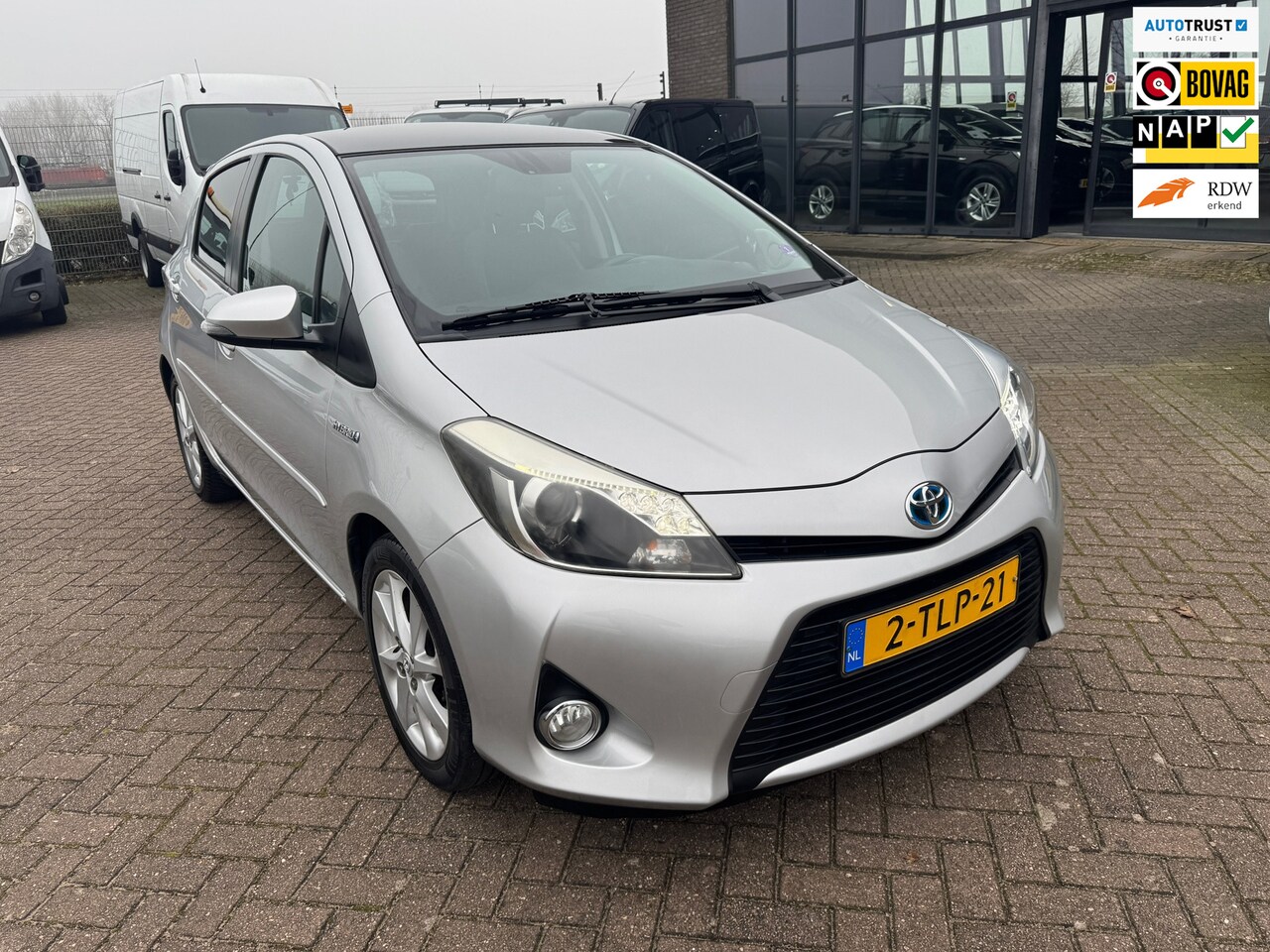 Toyota Yaris - 1.5 Hybrid Dynamic 1.5 Hybrid Dynamic, Pano, Trekhaak, Aut, 2e eig afk, Geen import, Nap, Volledig oh! - AutoWereld.nl