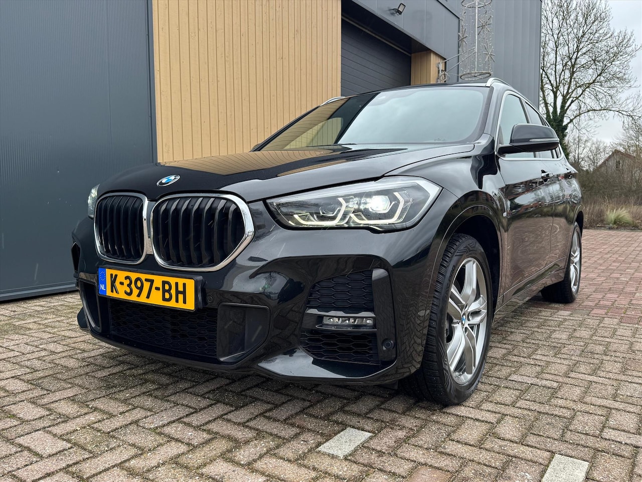 BMW X1 - (f48) sDrive20i 192pk Aut | ACC | Stoelverwarming | Sfeerverlichting | - AutoWereld.nl