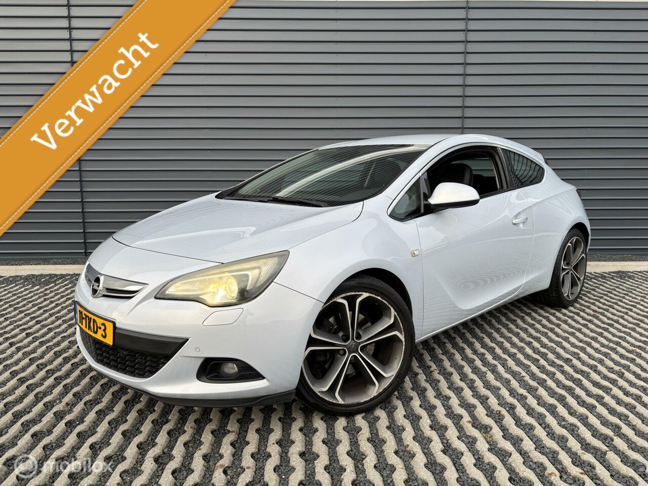 Opel Astra GTC - 1.6 Turbo Sport 180 PK | Leder | Navi | 20" - AutoWereld.nl