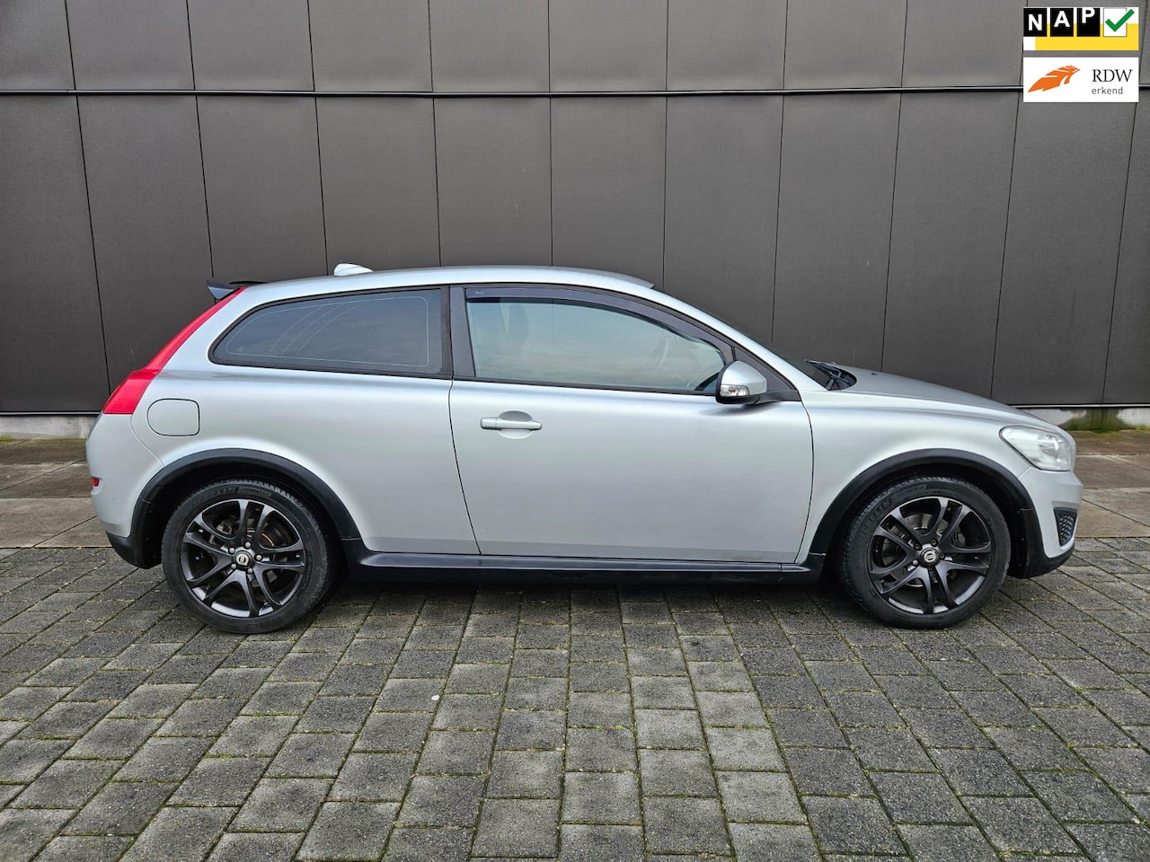 Volvo C30 - 2.4i Kinetic/ FACELIFT/ STOELVERW/ AUTOMAAT/ LEER/ NAP - AutoWereld.nl