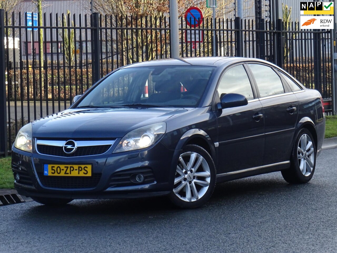 Opel Vectra GTS - 1.8-16V Executive NAP/LEER/NAVI/XENON/PDC - AutoWereld.nl