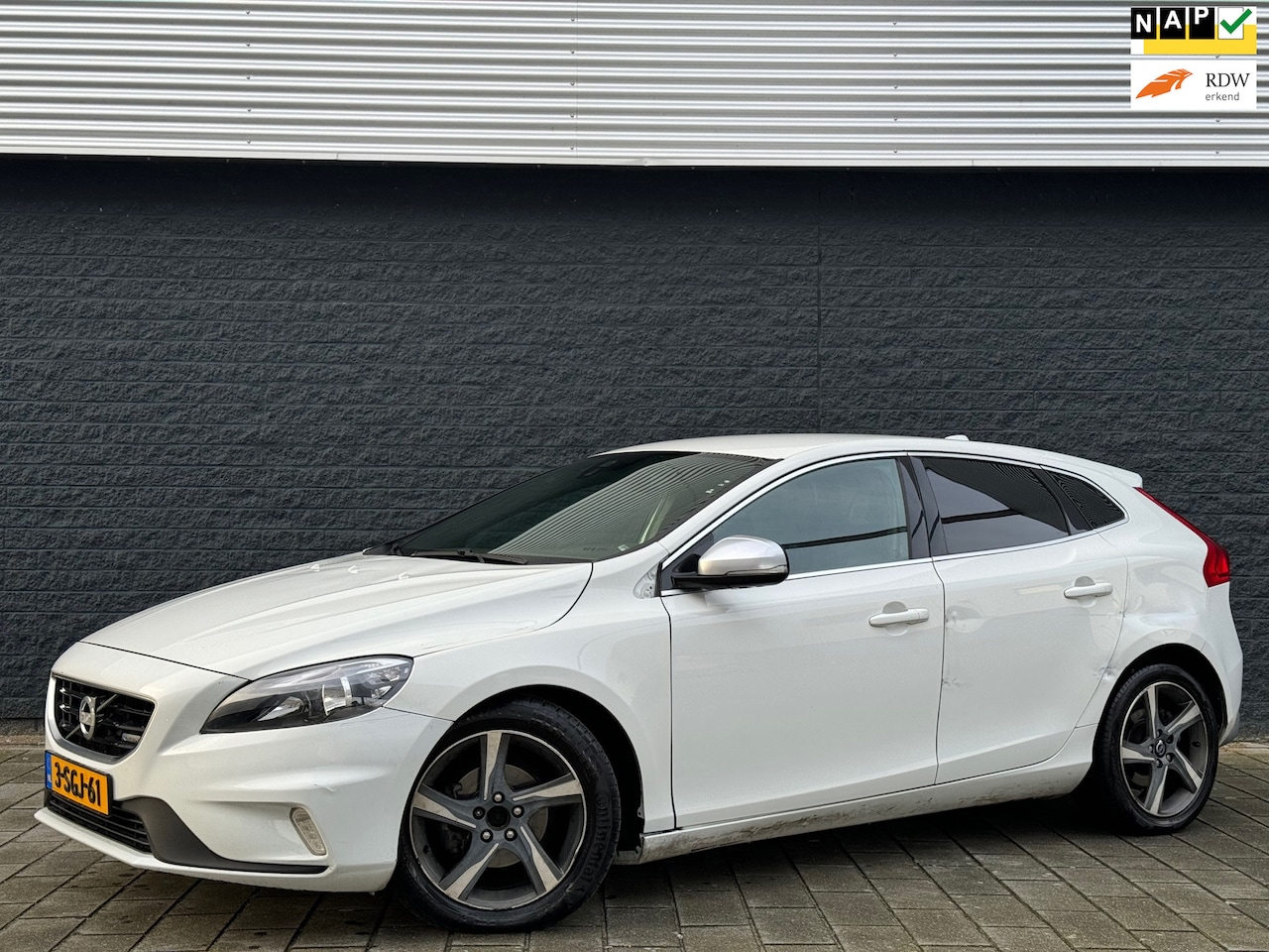 Volvo V40 - 1.6 D2 R-Design 1.6 D2 R-Design - AutoWereld.nl