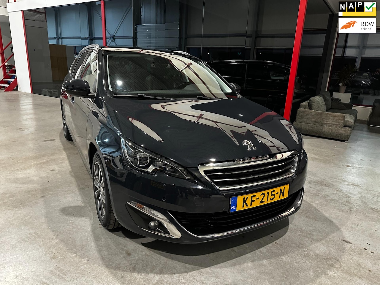 Peugeot 308 SW - 1.2 PureTech Blue Lease Premium / Automaat / Cruise /Clima / Leder / Pano / Stoelverwarmin - AutoWereld.nl