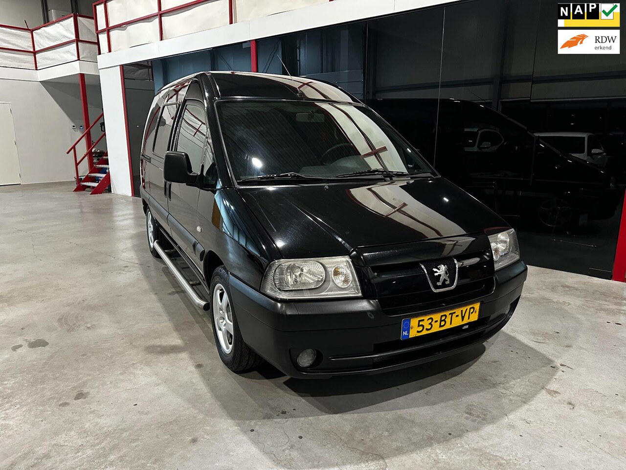 Peugeot Expert - 230C 2.0 HDI Avantage / Airco / Trekhaak / 2x Schijfdeur / 3 -Ziter / - AutoWereld.nl