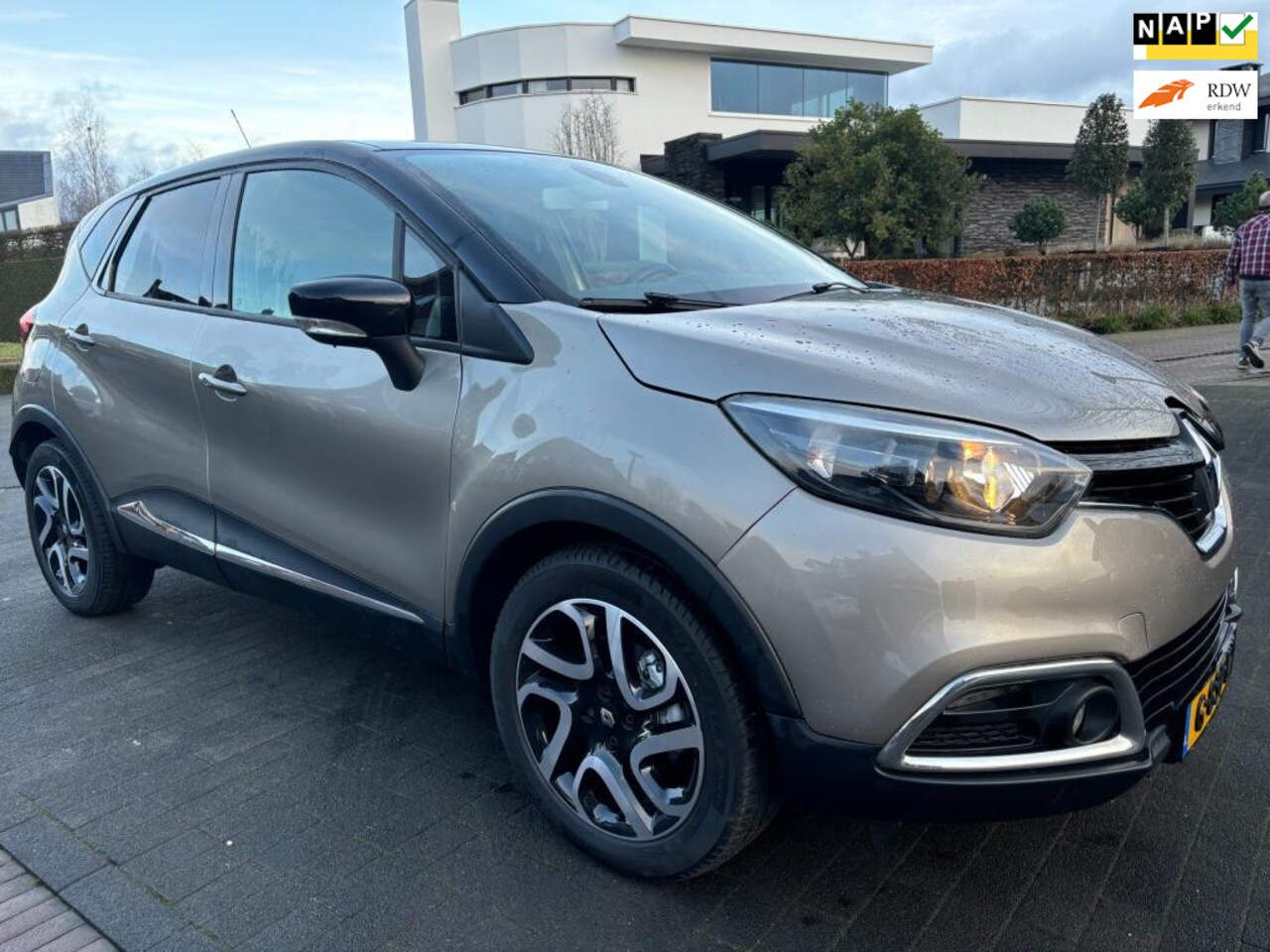 Renault Captur - 1.2 TCe automaat slechts 37800 km navigatie airco - AutoWereld.nl