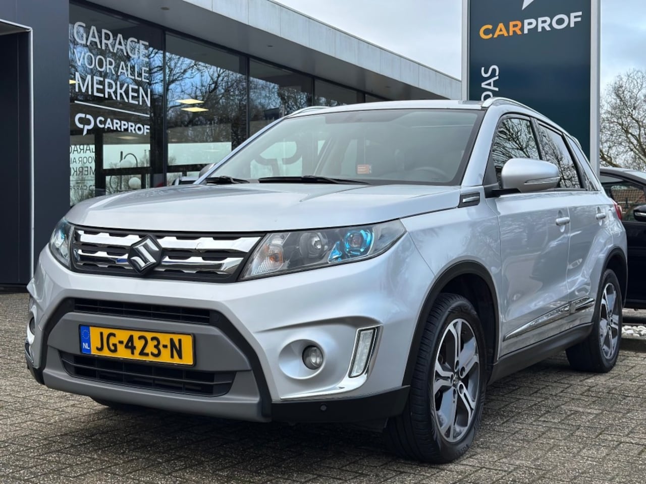 Suzuki Vitara - 1.6 High Executive Clima - Schuif/kanteldaken - Trekhaak - AutoWereld.nl