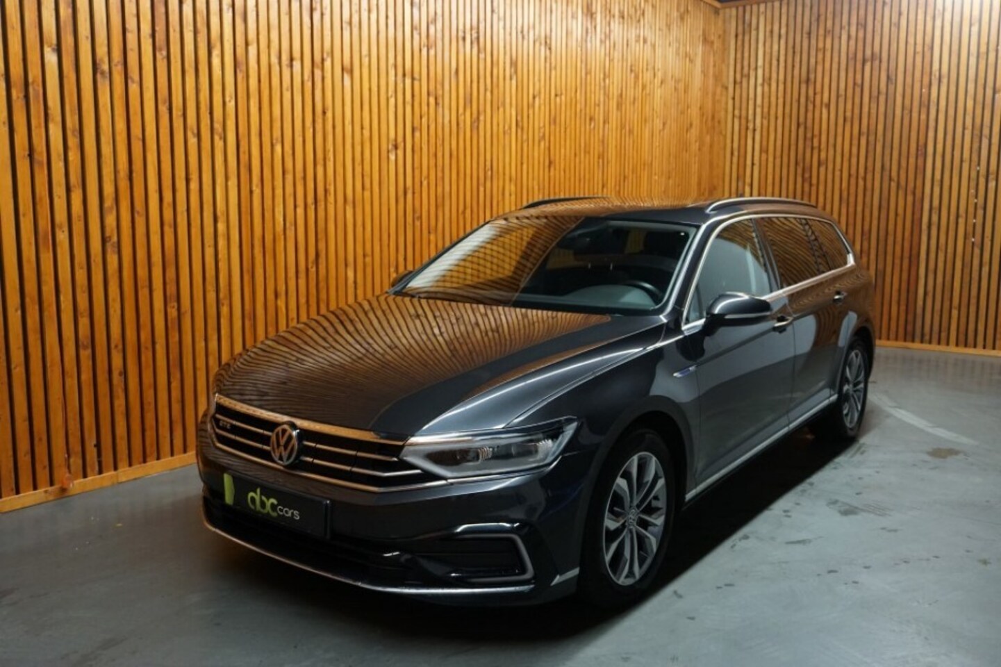 Volkswagen Passat Variant - VARIANT 1.4 TSI GTE AUTOMAAT/ PANORAMADAK - AutoWereld.nl