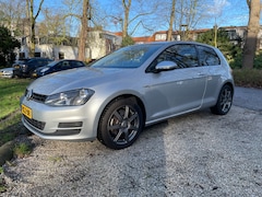 Volkswagen Golf - 1.2 TSI Highline R-Line