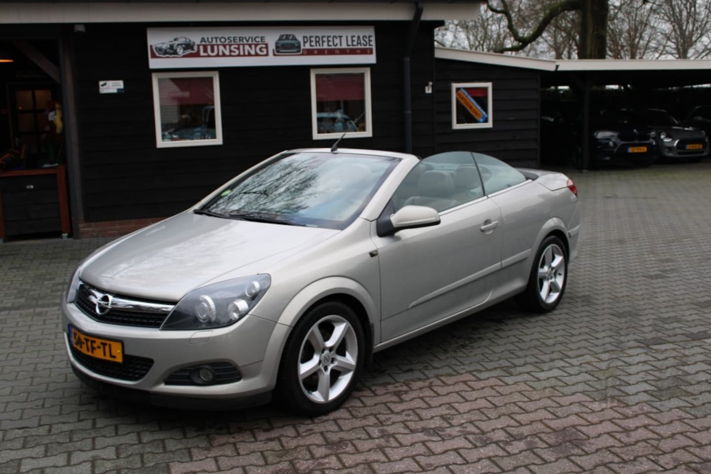 Opel Astra TwinTop - TwinTop 2.0 Turbo Cosmo 170PK - leer navi - AutoWereld.nl