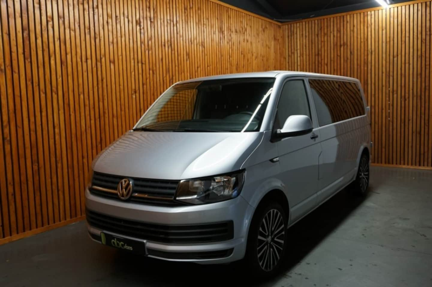 Volkswagen Transporter - 2.0 TDI L2H1 DUBBEL CABINE/ AIRCO - AutoWereld.nl