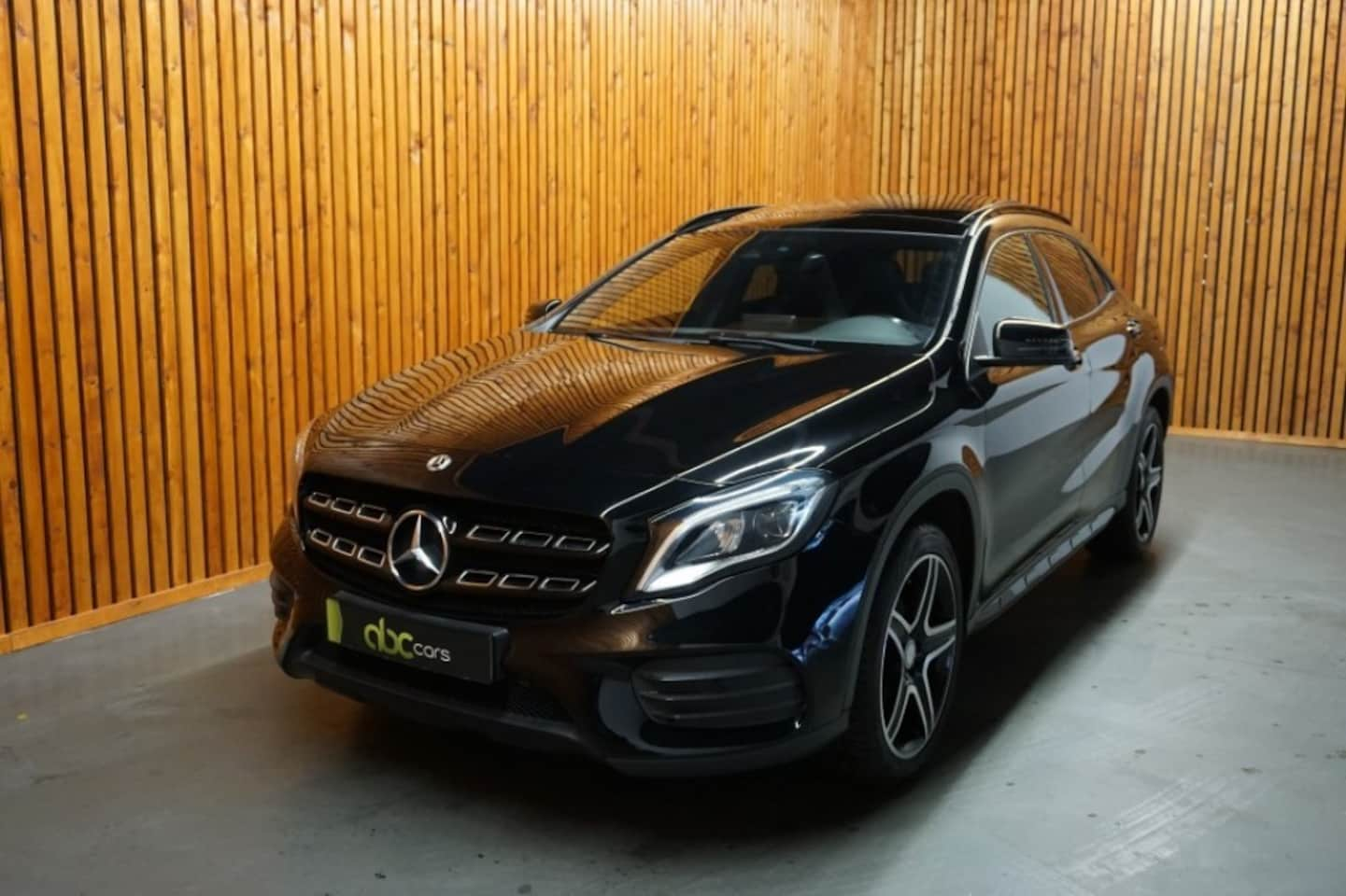 Mercedes-Benz GLA-Klasse - 200 d Business Solution AMG 200D BUSINESS SOLUTION AMG/ PANODAK - AutoWereld.nl