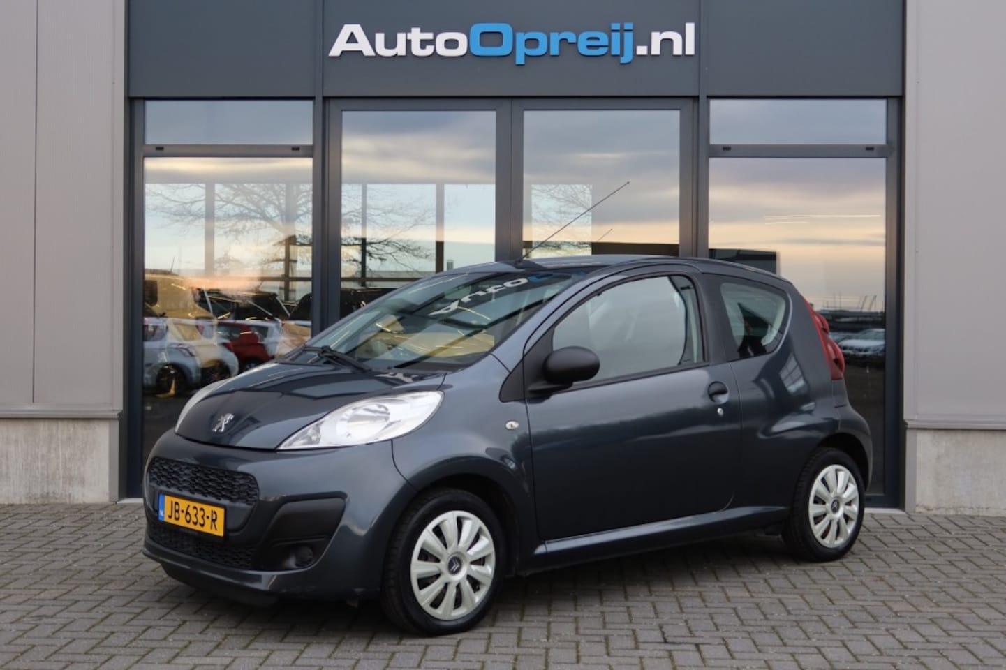 Peugeot 107 - 1.0 Access Accent 3drs. Trekhaak - AutoWereld.nl