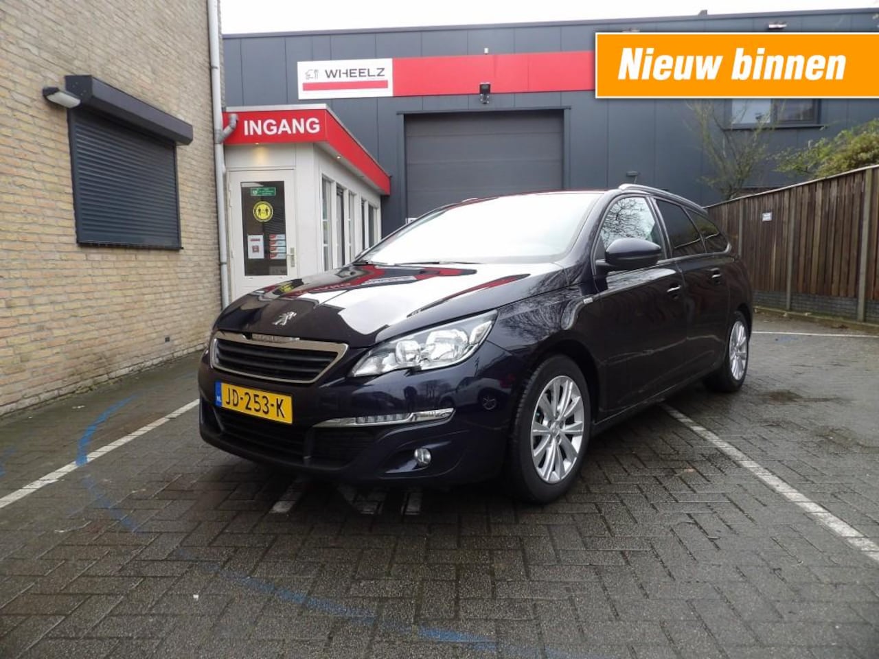 Peugeot 308 - 1.2 SW - ecc - navigatie - trekhaak - complete historie - AutoWereld.nl