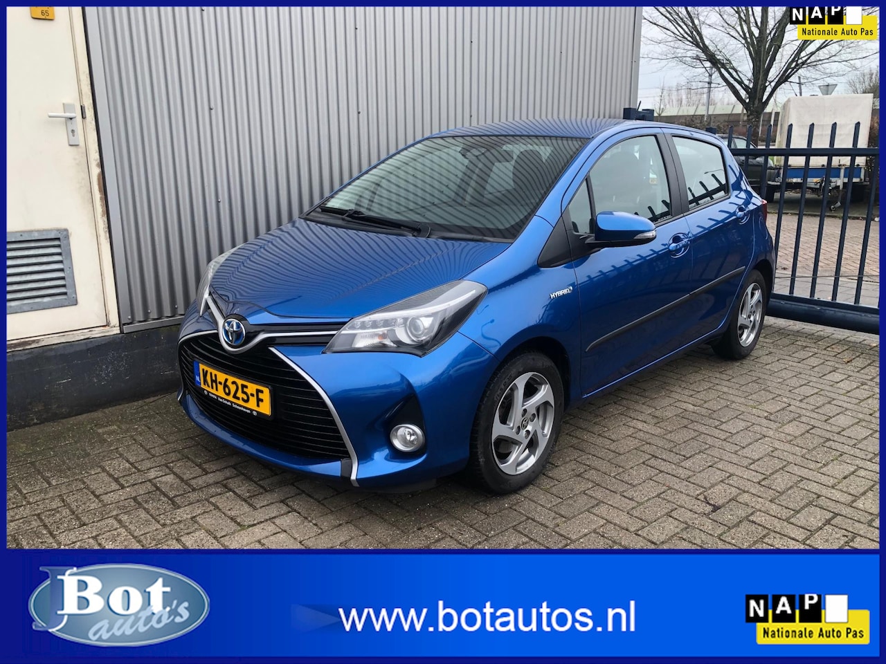 Toyota Yaris - 1.5 Hybrid / NAVIGATIE / NEDERLANDSE AUTO / DEALER ONDERHOUDEN / CLIMATE CONTROL / CAMERA - AutoWereld.nl