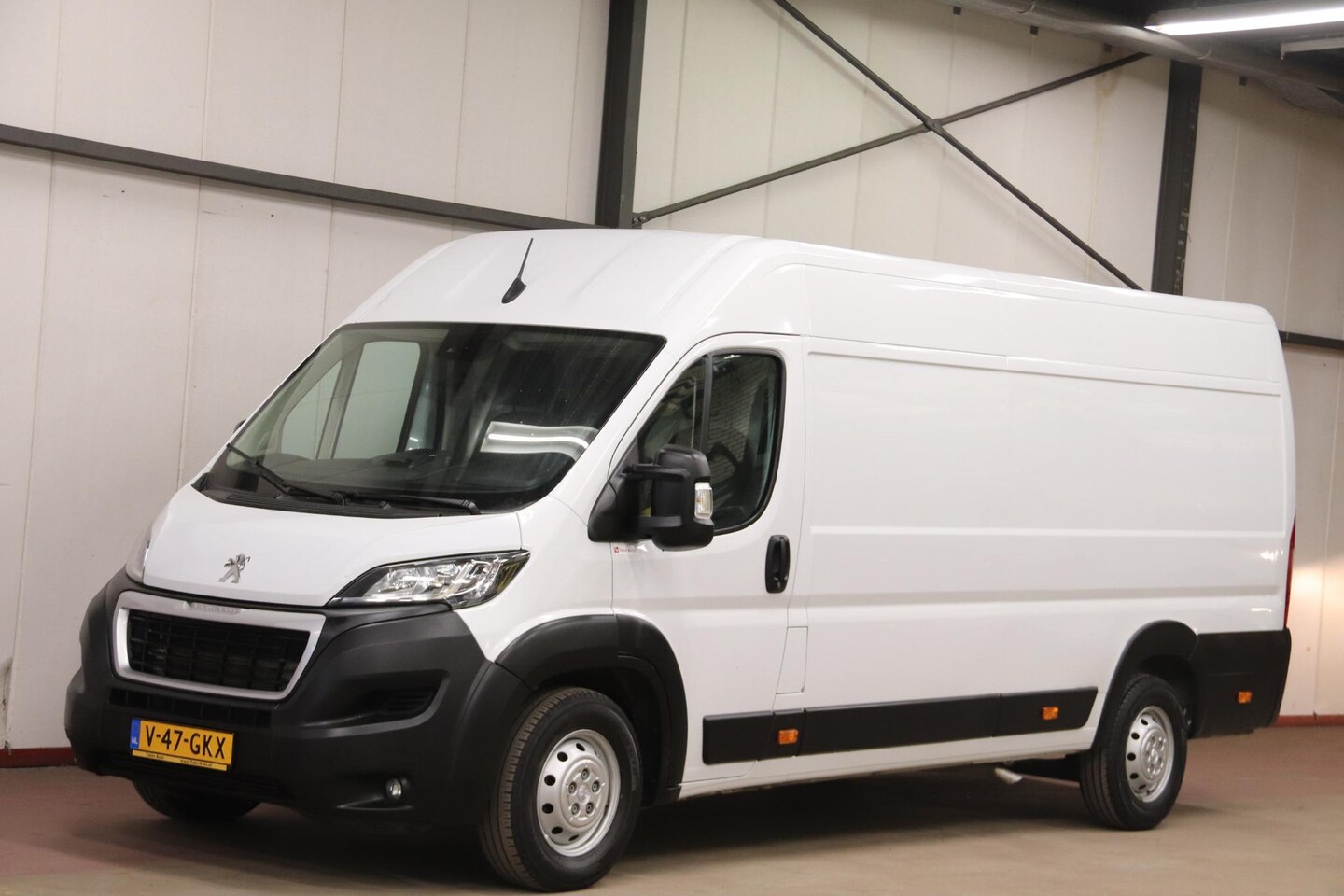 Peugeot Boxer - 435 2.2 BlueHDi Financial Lease 395 euro per maand - AutoWereld.nl