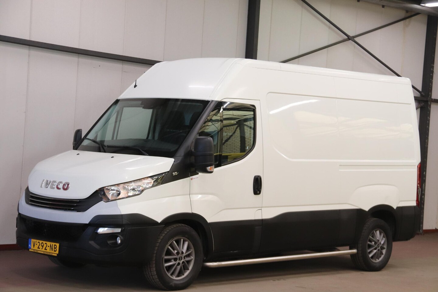 Iveco Daily - 35S14V 2.3 L2H2 MET 3500 KG Trekvermogen - AutoWereld.nl