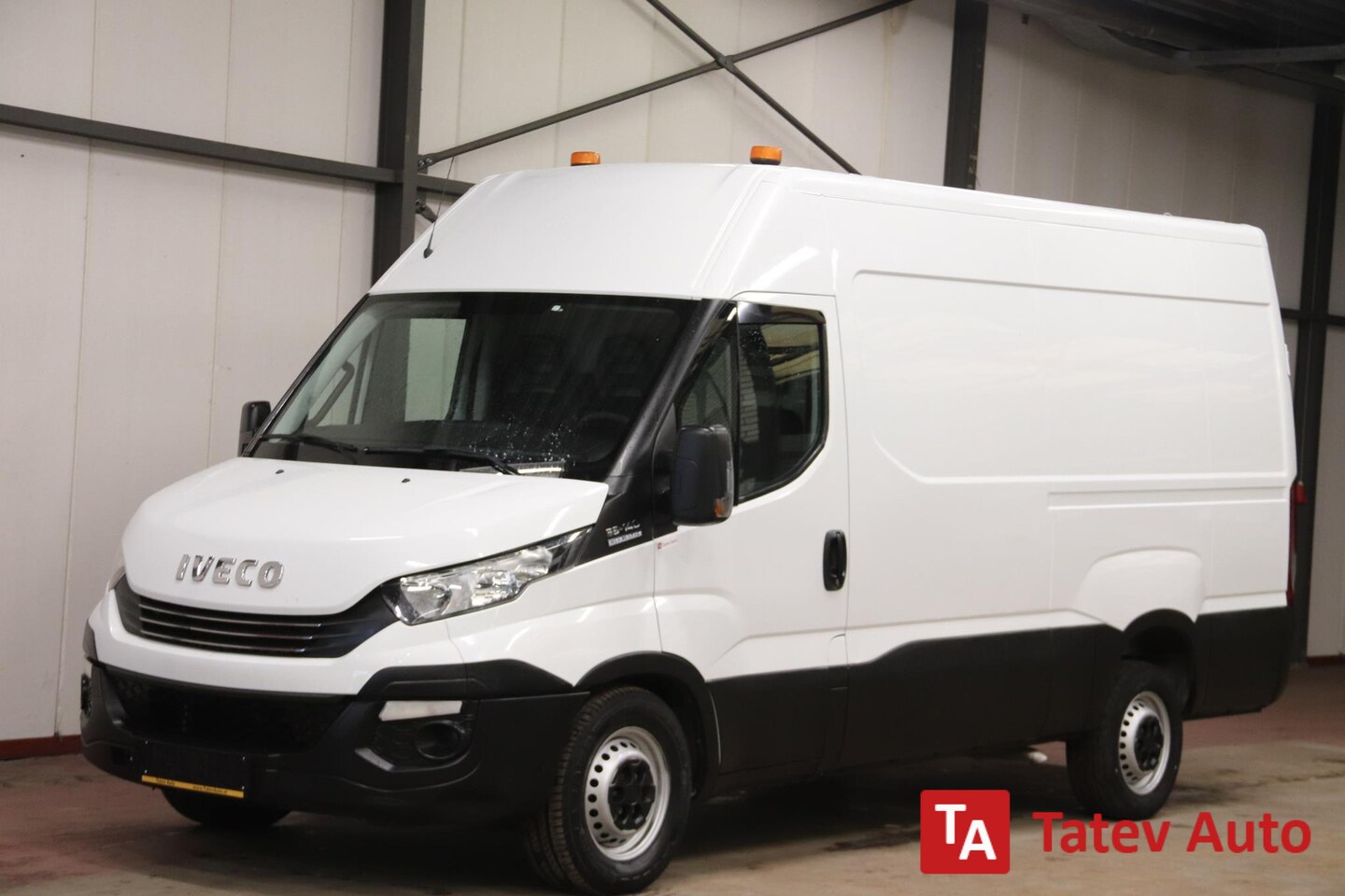 Iveco Daily - 35S14V 2.3 352 H2 AUTOMAAT 3500KG TREKVERMOGEN - AutoWereld.nl