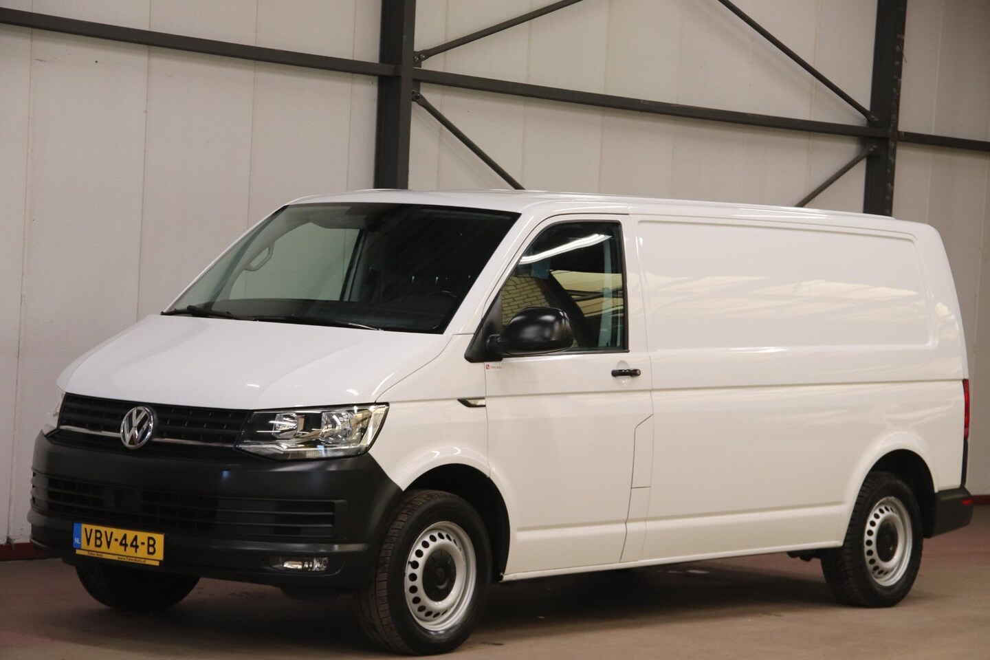 Volkswagen Transporter - 2.0 TDI L2H1 DSG Financial Lease 195 euro p/m - AutoWereld.nl