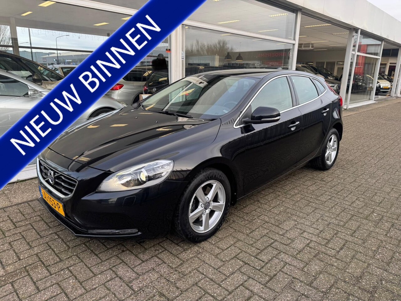 Volvo V40 - 2.0 T2 Momentum | Airco | Cruise control | Dakspoiler | Start/ Stop systeem | Elektrische - AutoWereld.nl