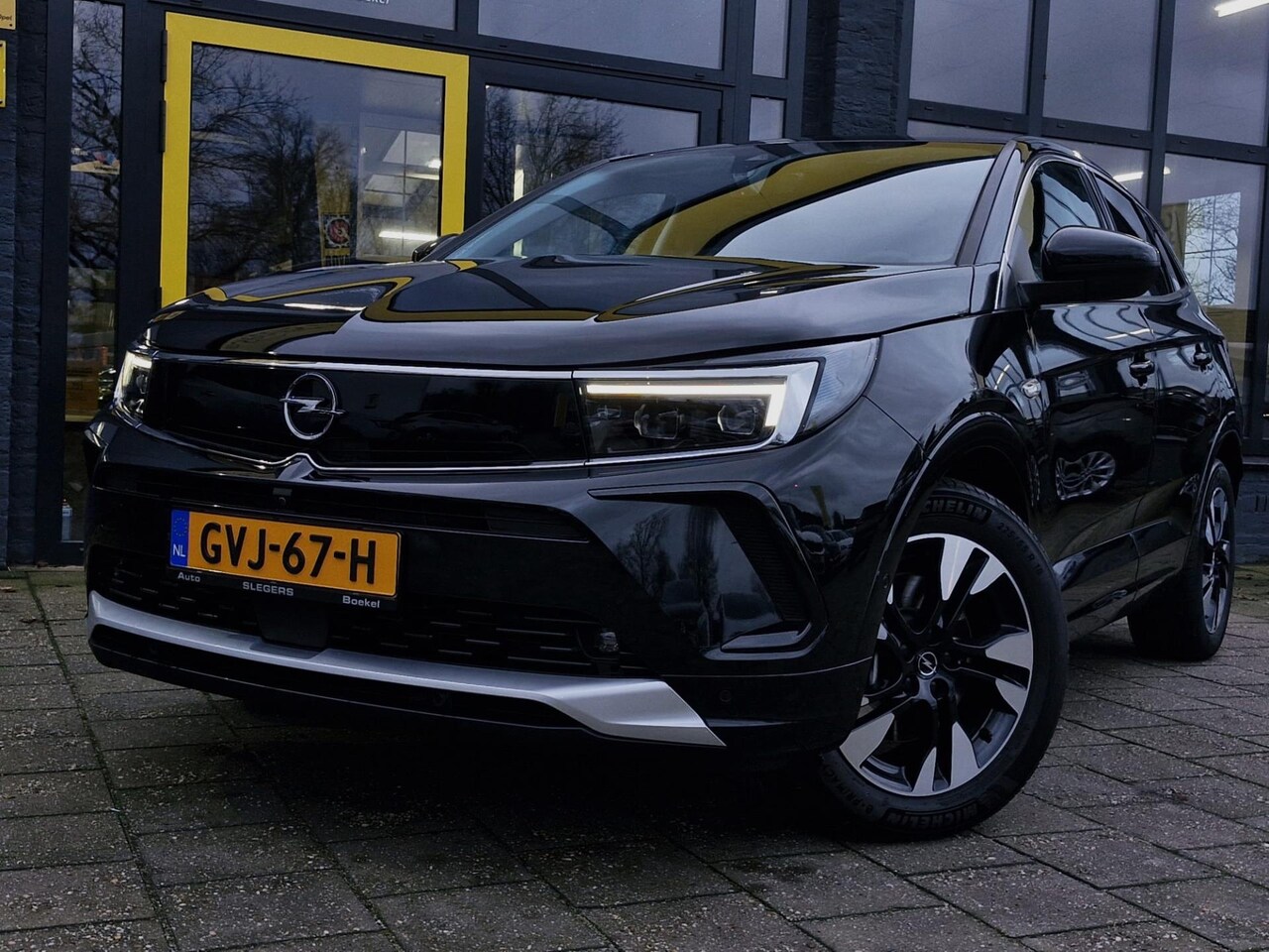 Opel Grandland - 1.2 Turbo Hybrid Elegance | Stuurverwarming | Camera Voor + Achter | Sensoren | Apple Carp - AutoWereld.nl