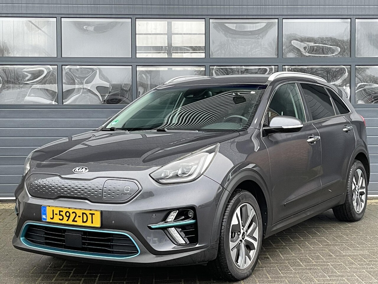 Kia e-Niro - EXECUTIVELINE 64 KWH I 3 FASE I FACELIFT MODEL I APPLE/ANDROID I PARKEERCAMERA I CLIMATE C - AutoWereld.nl