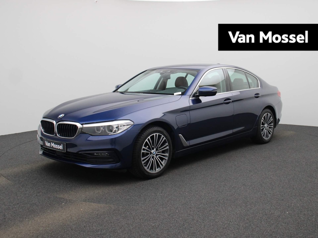 BMW 5-serie - 530e iPerformance Executive | VIRTUAL COCKPIT | STOELVERWARMING | LED VERLICHTING | LEDER - AutoWereld.nl