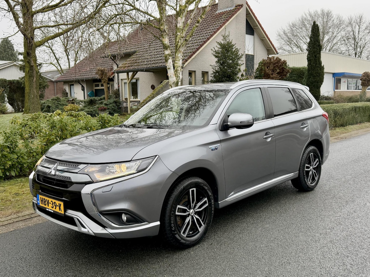 Mitsubishi Outlander - 2.4 PHEV Intense 240PK Trekhaak•Leder•Navigatie - AutoWereld.nl