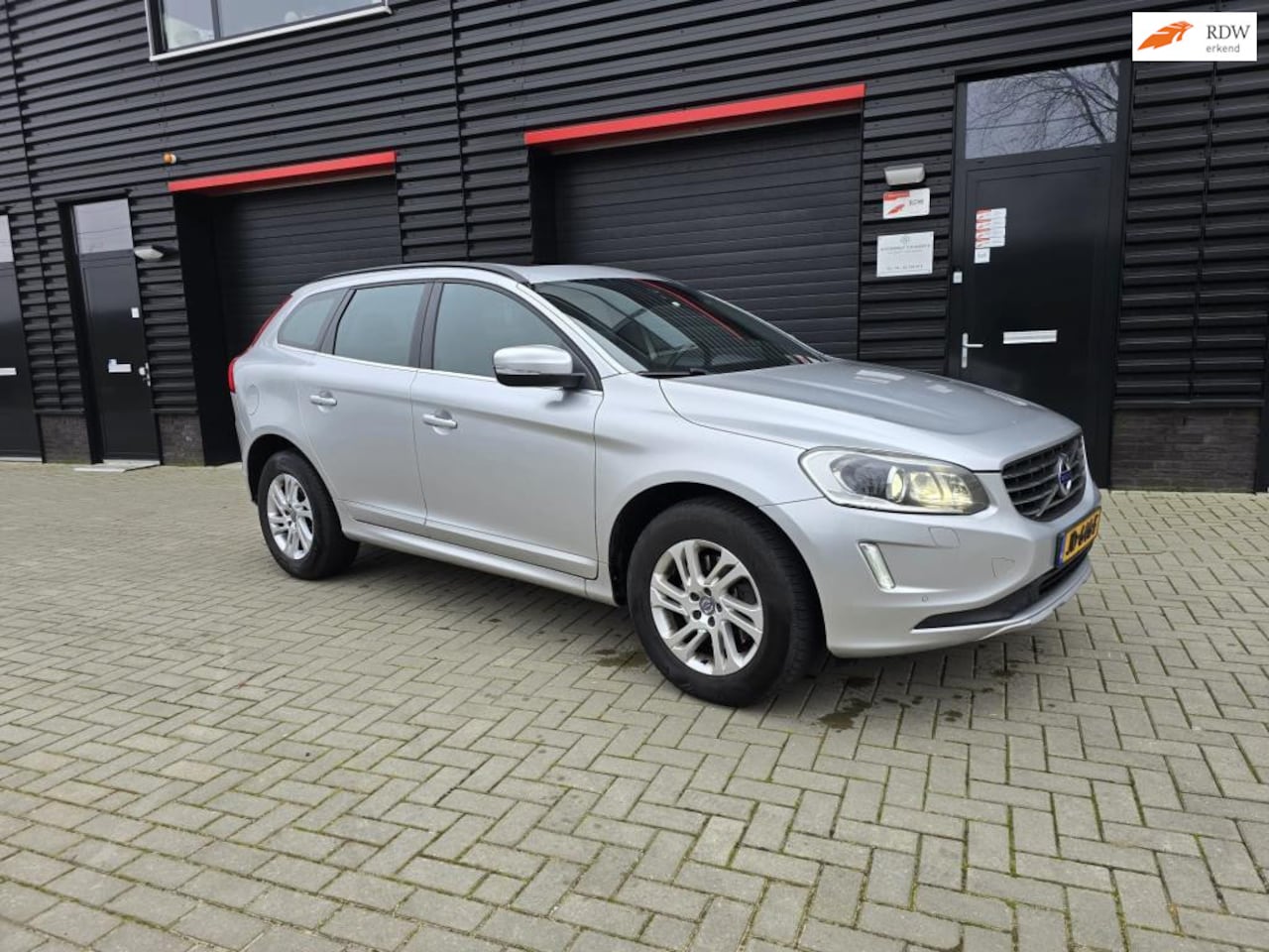 Volvo XC60 - 2.0 D4 FWD Ocean Race / AUTOMAAT / PANO / FULL OPTION! - AutoWereld.nl