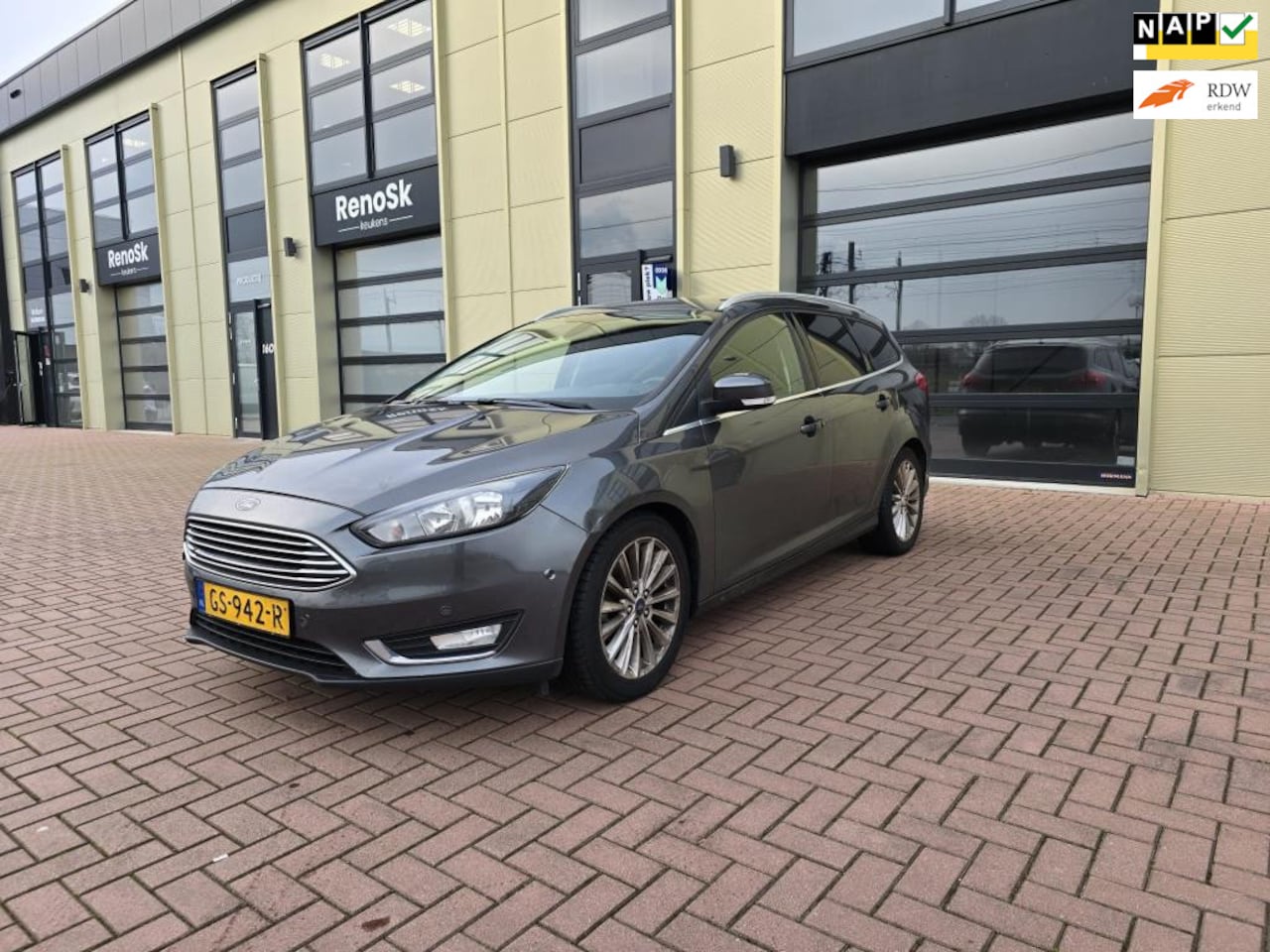 Ford Focus Wagon - 1.5 TDCI Titanium Edition / PDC / NAVI / STOELVERWAMING / ELEC. PAKKET! - AutoWereld.nl