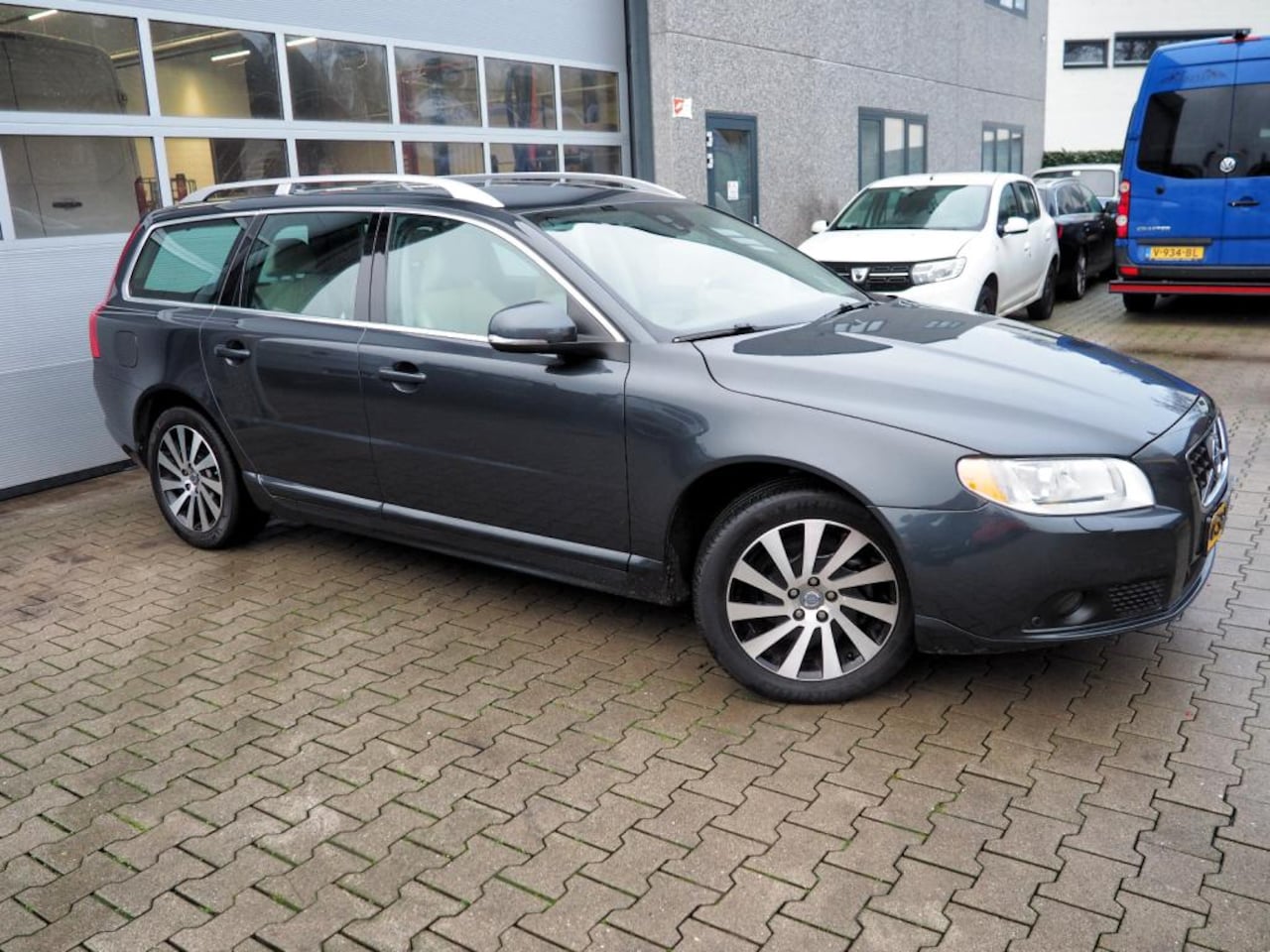 Volvo V70 - T4 Limited Edition ZEER LUXE! NW D-RIEM - AutoWereld.nl