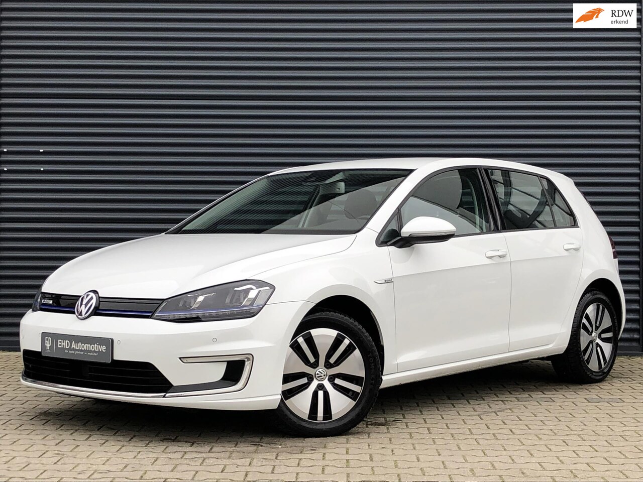 Volkswagen e-Golf - | 2.000,00 euro subsidie | Navi | LED | ACC | NAP | BTW auto (incl. BTW) - AutoWereld.nl