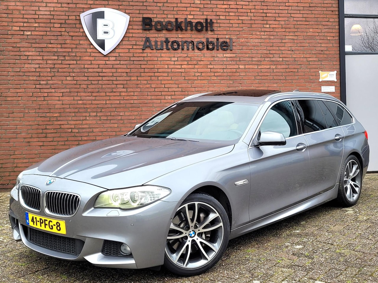 BMW 5-serie Touring - 528i 3.0L M-sport / 100% dealer onderhouden! / High Executive VOL opties - AutoWereld.nl