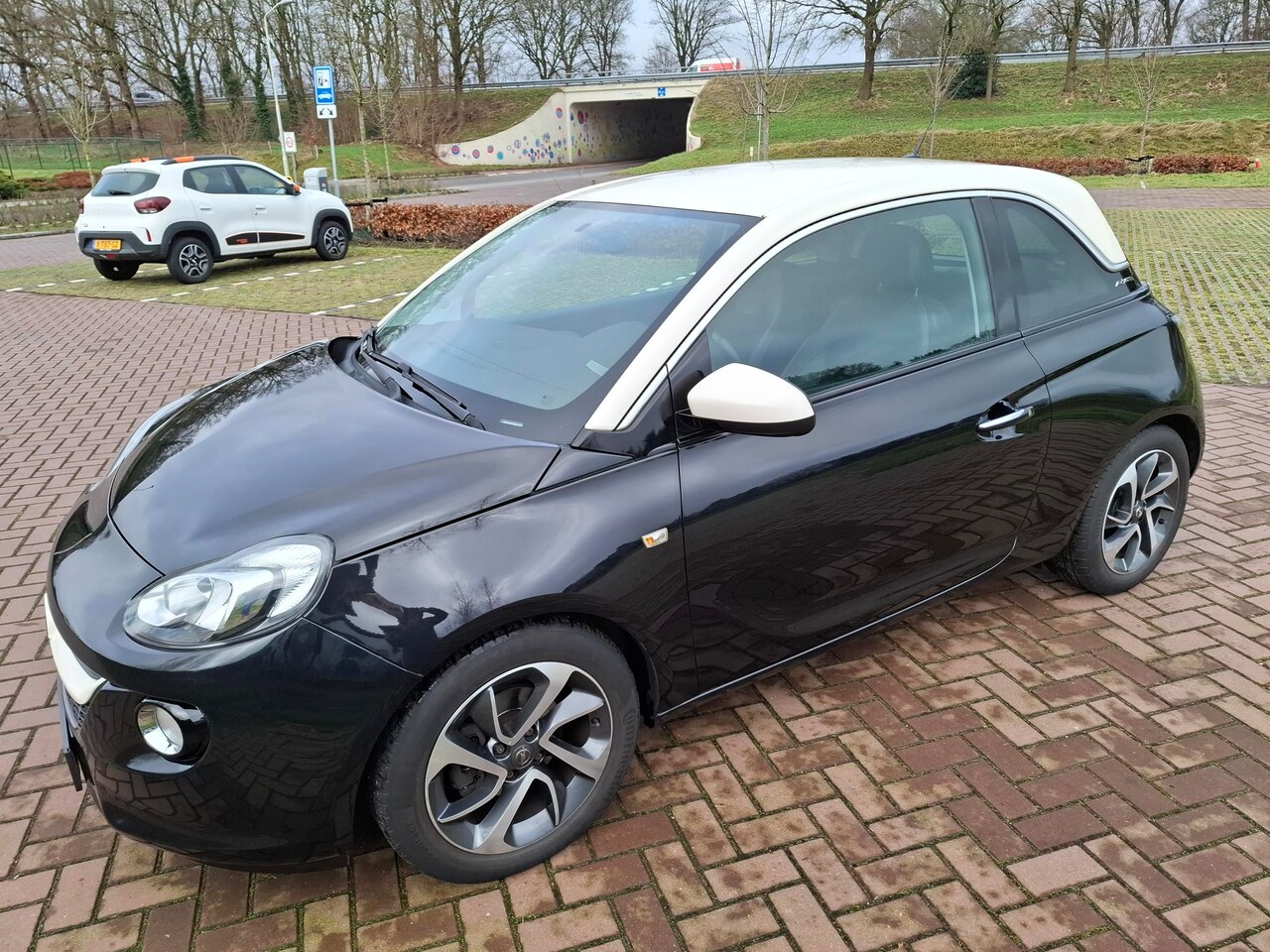 Opel ADAM - 1.2 Zwart met wit dak - AutoWereld.nl