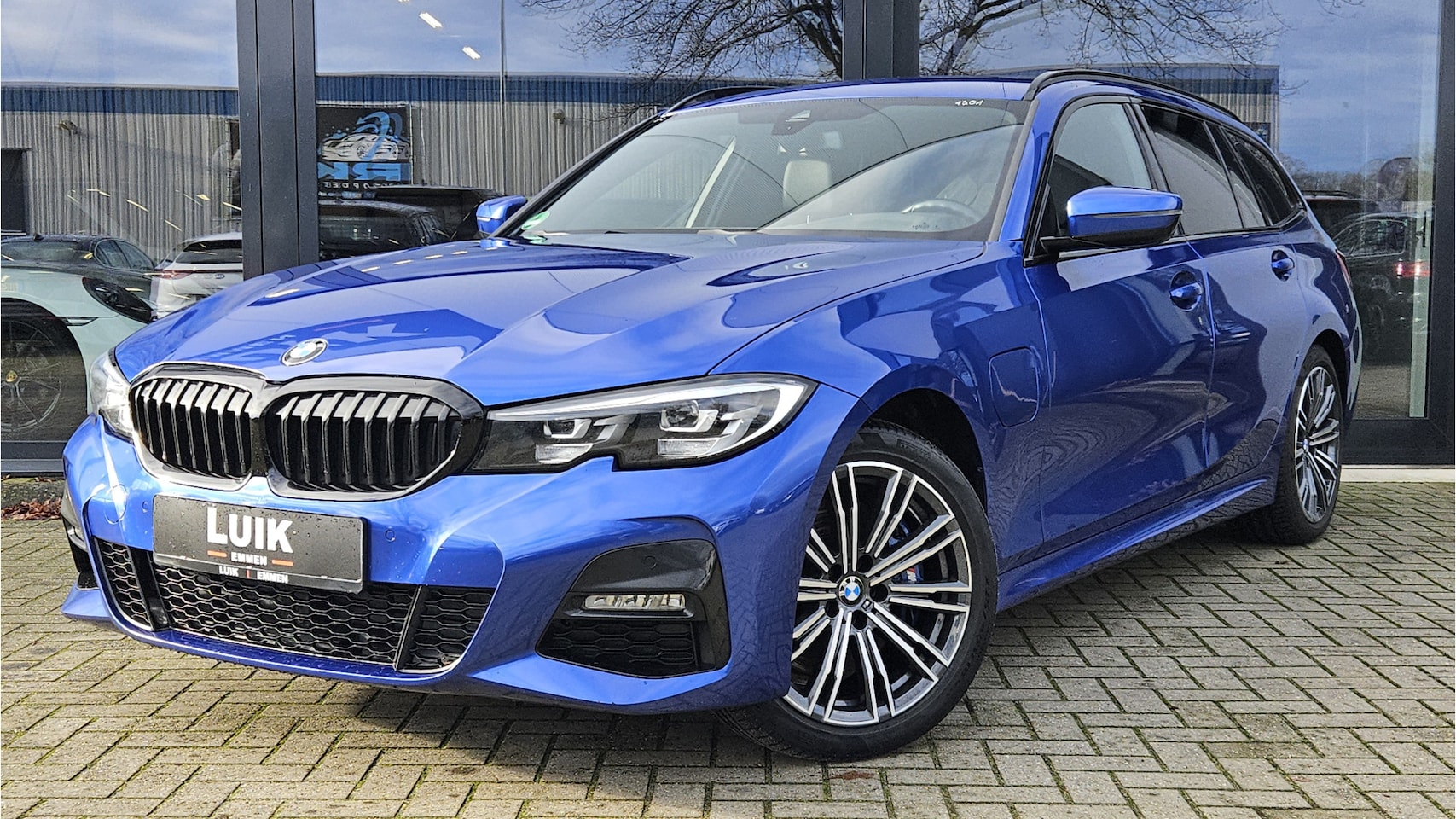 BMW 3-serie Touring - 330e High Executive + M-SPORT + HARMAN KARDON + ALCANTARA - AutoWereld.nl