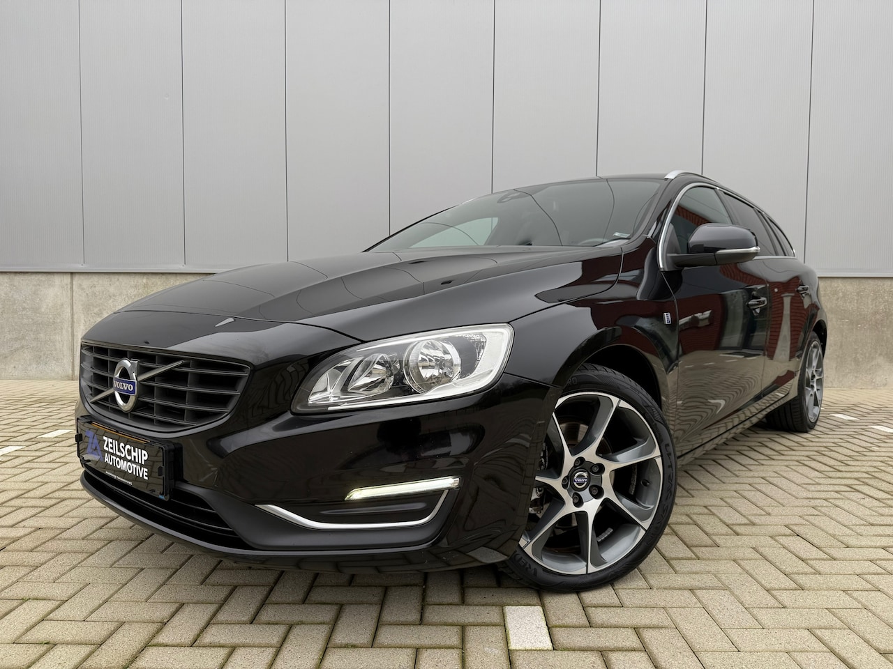 Volvo V60 - 2.0 D4 Ocean Race |Navi|Leer|Led|PDC| - AutoWereld.nl