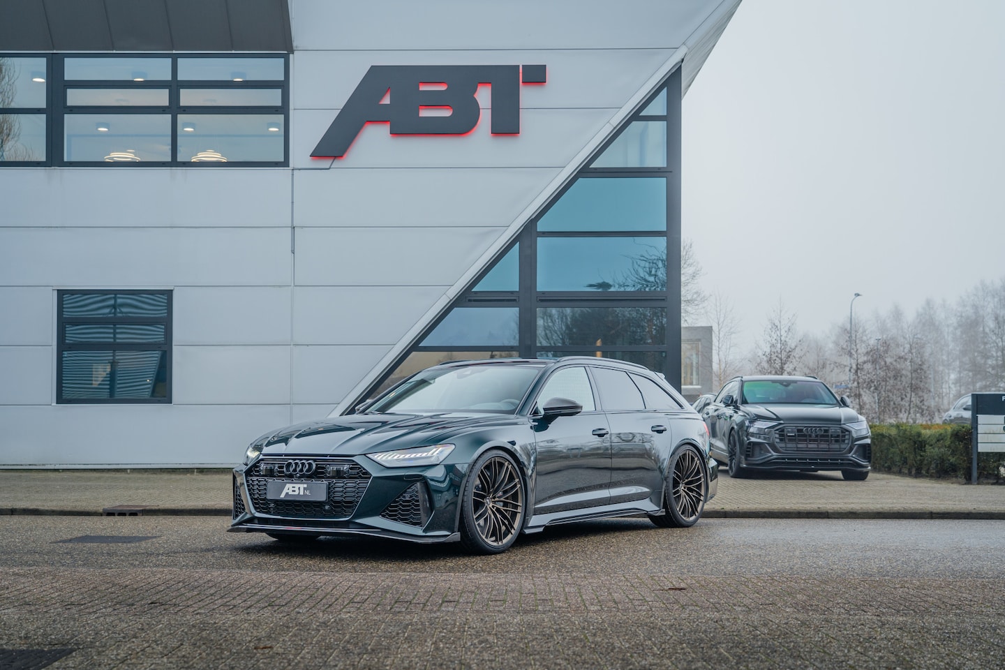 Audi RS6 - Avant ABT RS6-S 700 ABT HR22 Matt Racing Gold | Audi Exclusive | Carbon optiek | RS Design - AutoWereld.nl