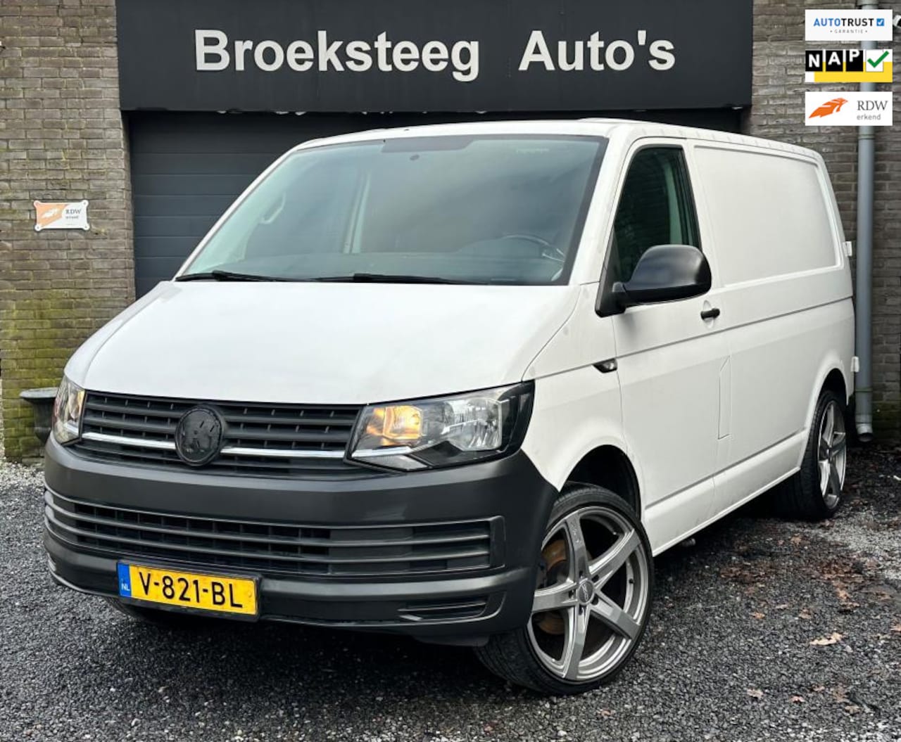 Volkswagen Transporter - 2.0 TDI L1H2 Highline Automaat/Standkachel/Deuren - AutoWereld.nl