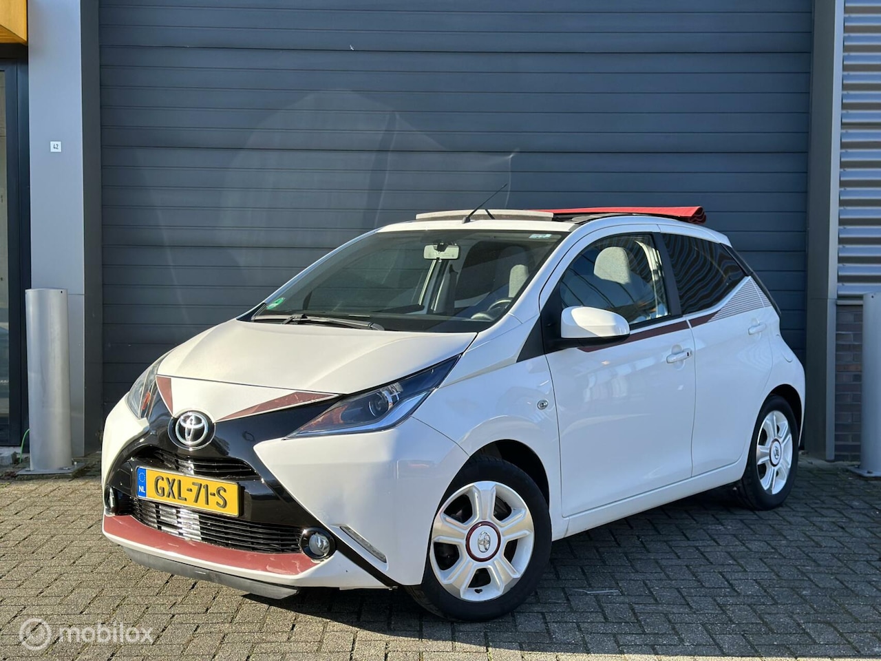 Toyota Aygo - 1.0 VVT-i x-fun | Airco | Cabrio Dak | - AutoWereld.nl