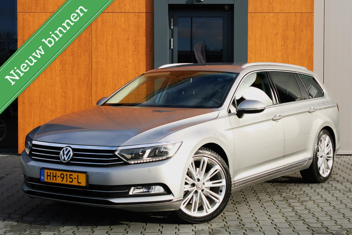 Volkswagen Passat Variant - 1.6TDI Highline | Leder | Trekhaak | ACC - AutoWereld.nl