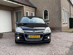 Opel Astra - 1.6 Cosmo stoelverwarming, navigatie, ledere bekleding