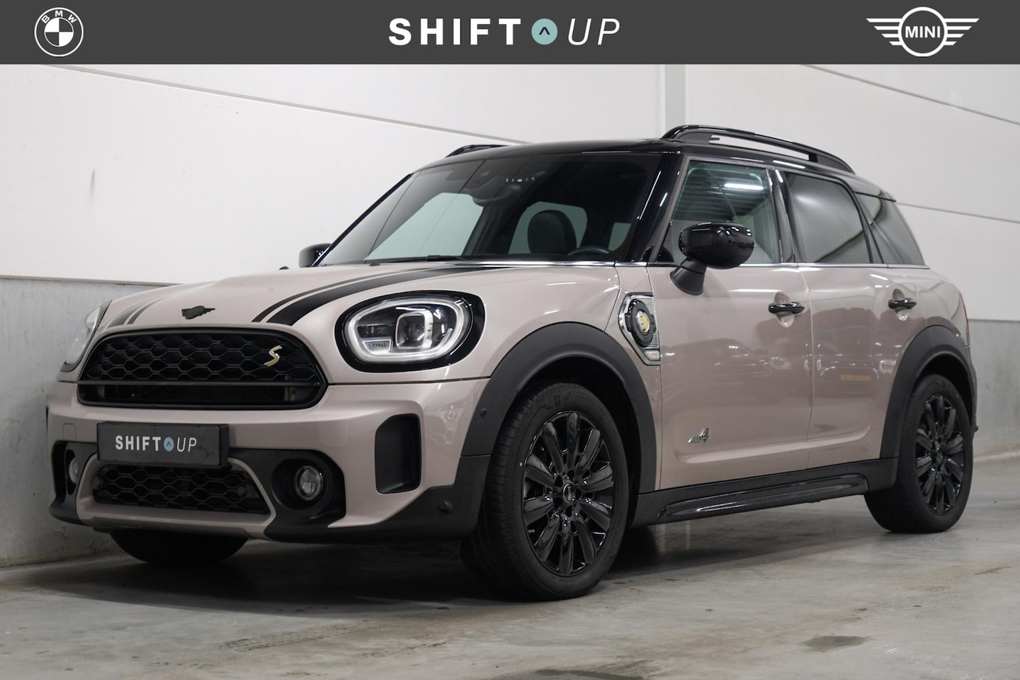 MINI Countryman - Mini 2.0 Cooper S E ALL4 Panoramadak | Harman Kardon | Head Up | Stuurverwarming - AutoWereld.nl