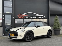 MINI Cooper - 1.5 Groot Navi | Comfort Access | Sfeerverlichting | Black Trim | Origineel Nederlands | P