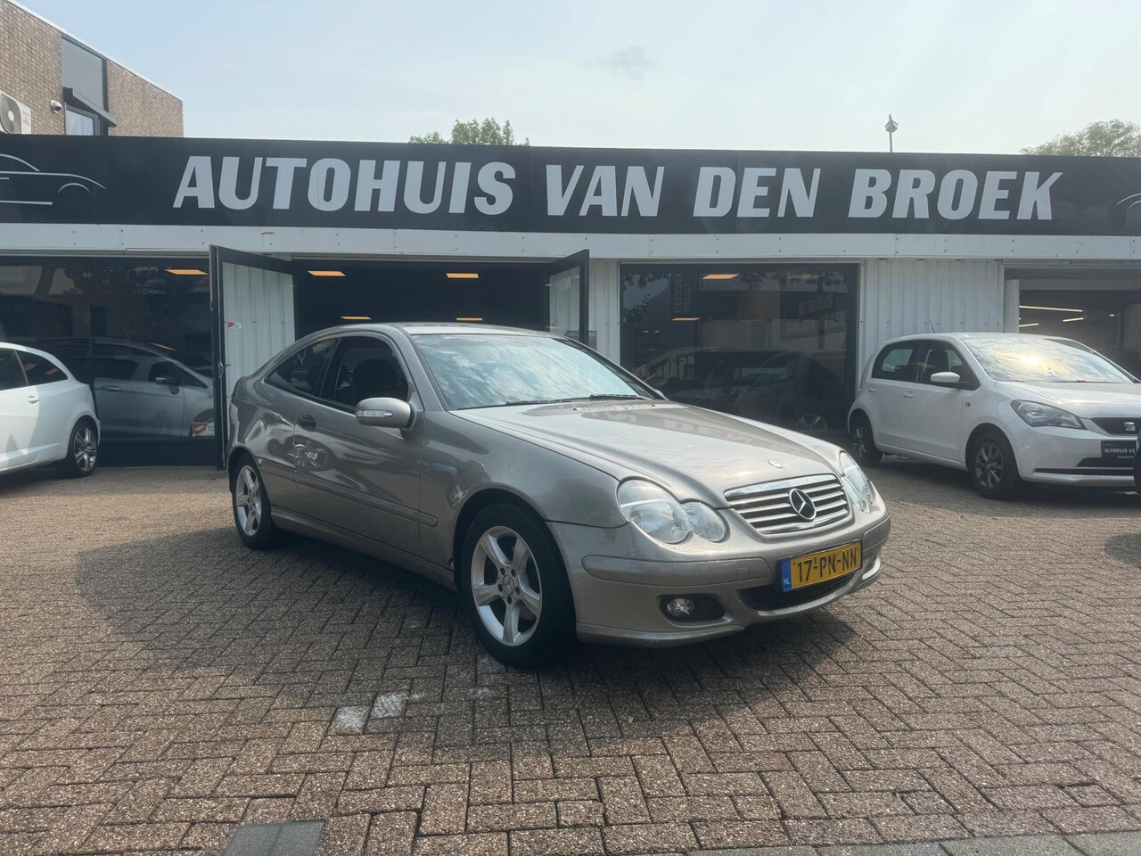 Mercedes-Benz C-klasse Sportcoupé - 180 K. Automaat Clima Cruise Navi Lmv Elek Pakket - AutoWereld.nl