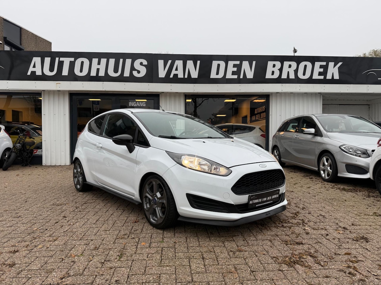 Ford Fiesta - 1.25 1e Eigenaar ST-Line Airco Stoelverw Lmv Elek Pakket Nw Apk - AutoWereld.nl