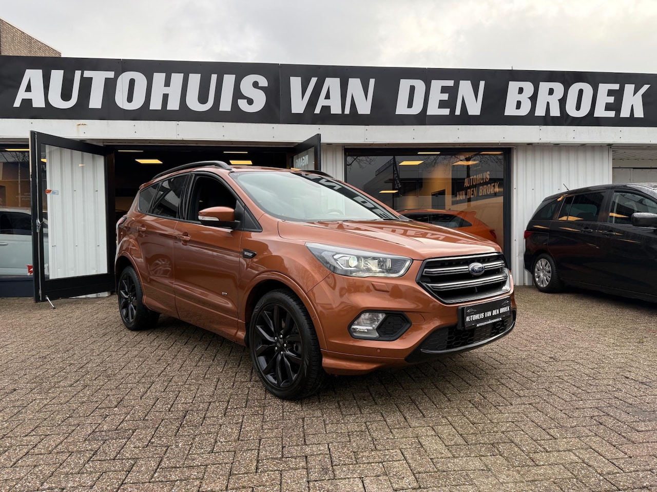 Ford Kuga - 1.5 EcoBoost ST-Line Autom Xenon Navi Cruise Climate Ctr Camera Lmv Elek Pakket Nw Apk - AutoWereld.nl